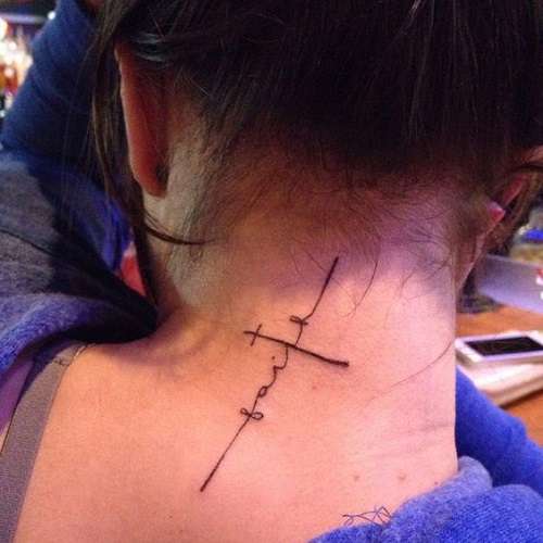 Tatuajes en el cuello: palabra