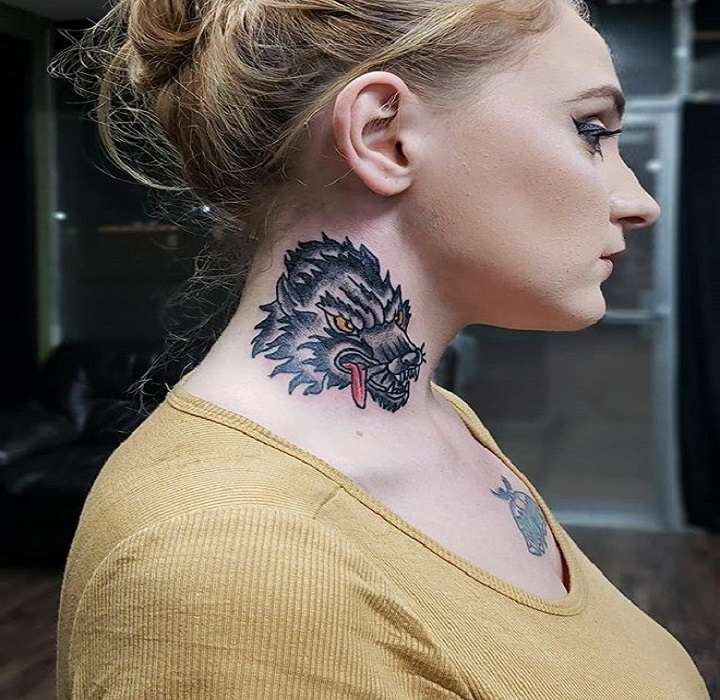 Tatuajes en el cuello: pantera negra