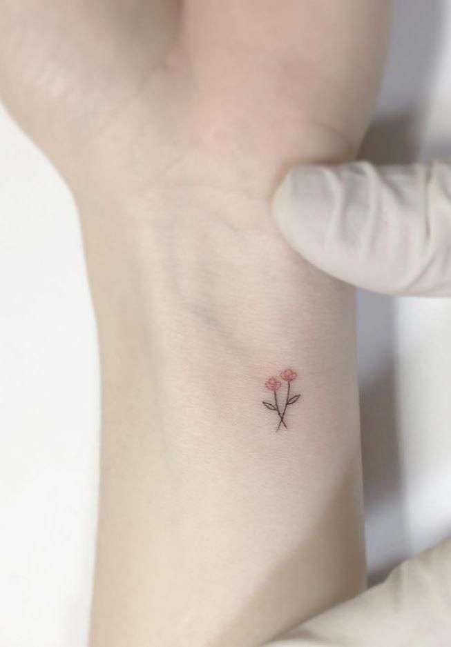 Tatuajes minimalistas: flores